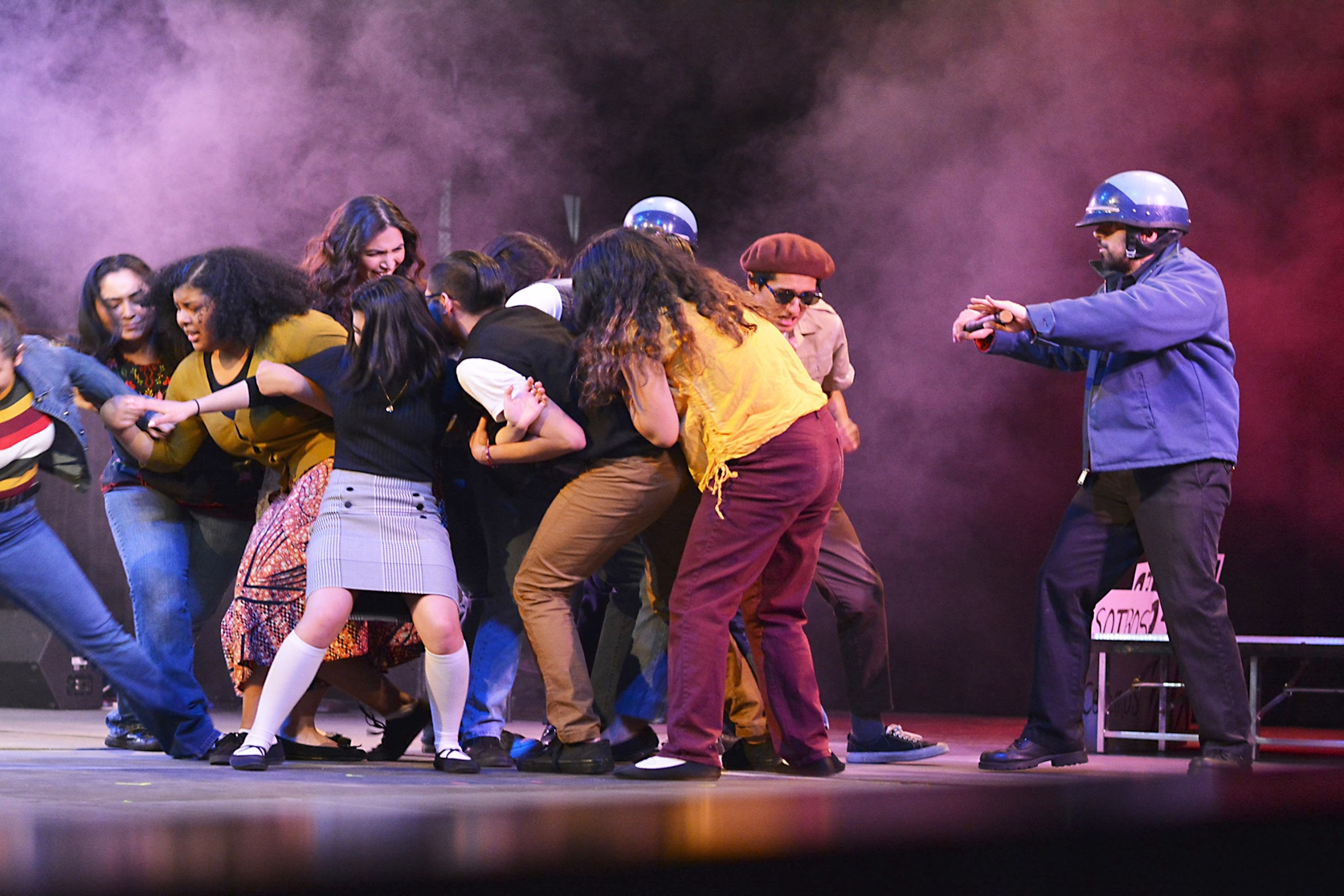 Su Teatro's "Fire in the Streets" tells the story of student protests and police violence. Su Teatro's "Fire in the Streets" tells the story of student protests and police violence.